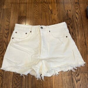 Abercrombie & Fitch The Mom Short High Rise 26